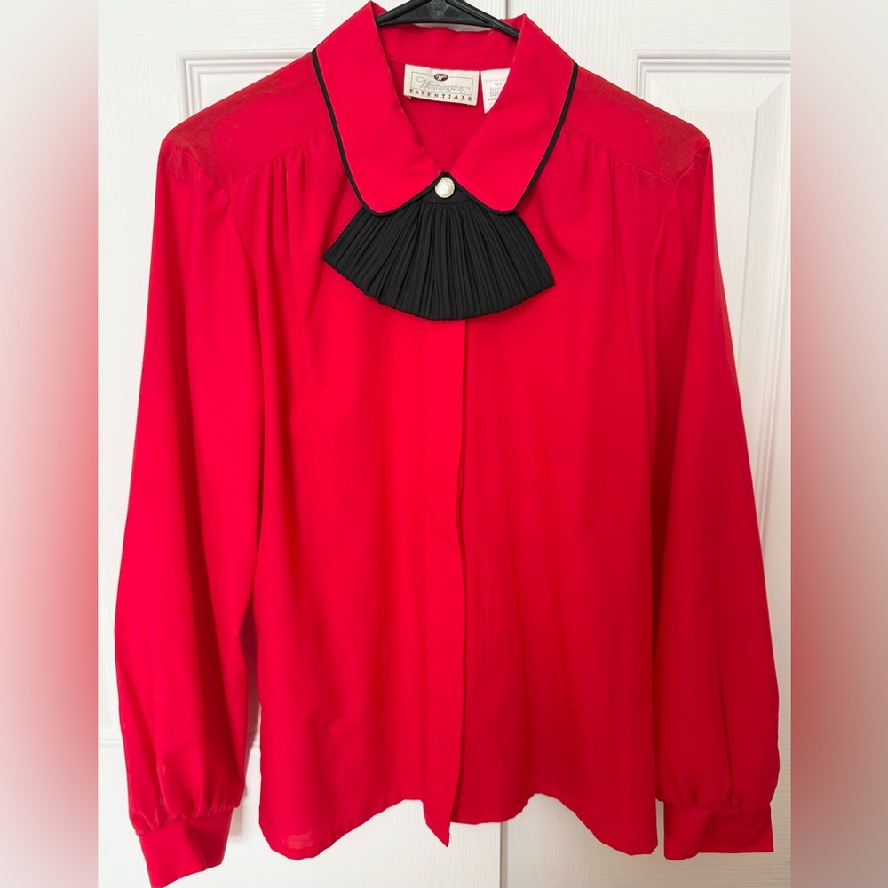 VTG Worthington Essentials Vibrant Red Blouse with Black Pleated Collar Size 12